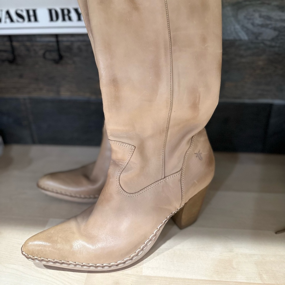 Size 10 women’s Frye western tall boots